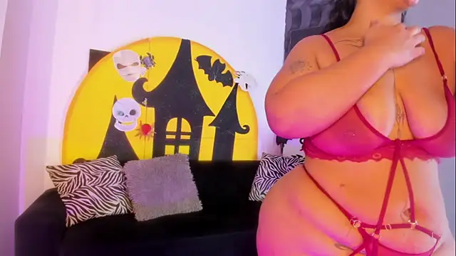 Snapshot of Tasha_Sant chatting on 10.25.25 Tasha Sant online show from 10.25.25