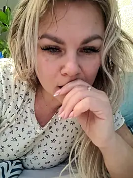 candy queeen online show from 11.25.25