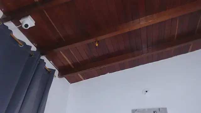 Amara Red online show from 10.02.25