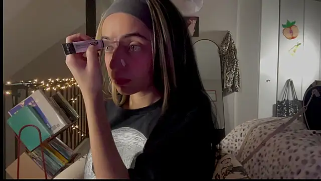 Snapshot of babybimbo chatting on 12.28.24 babybimbo online show from 12.28.24