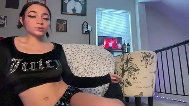 Snapshot of babybimbo chatting on 01.22.25 babybimbo online show from 01.22.25