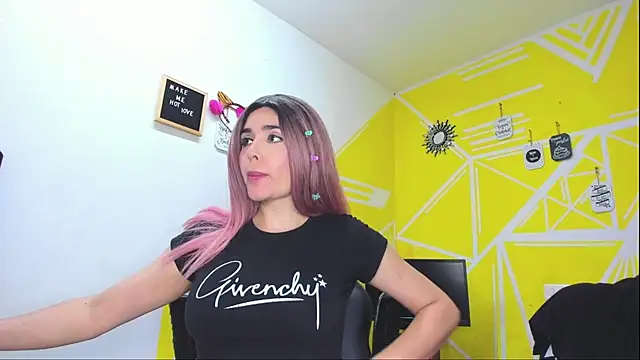 Nikolle Rouss online show from 02.10.26