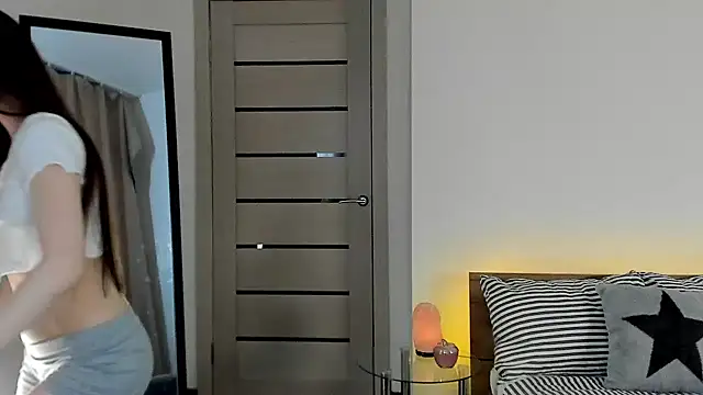 Stella Sunny online show from 03.24.26