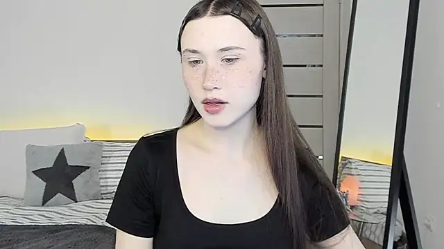 Stella Sunny online show from 04.24.26