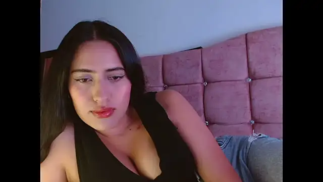 Snapshot of Paris-love chatting on 10.14.25 Paris-love online show from 10.14.25