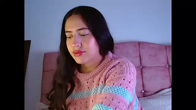 Snapshot of Paris-love chatting on 11.02.25 Paris-love online show from 11.02.25