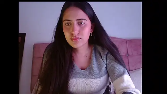 Snapshot of Paris-love chatting on 11.10.25 Paris-love online show from 11.10.25