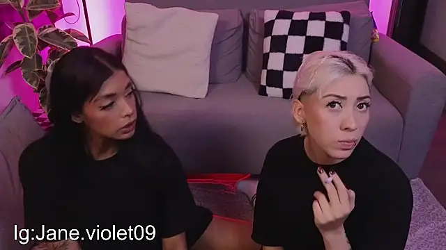 Snapshot of jane_hart_ chatting on 10.17.25 jane hart online show from 10.17.25