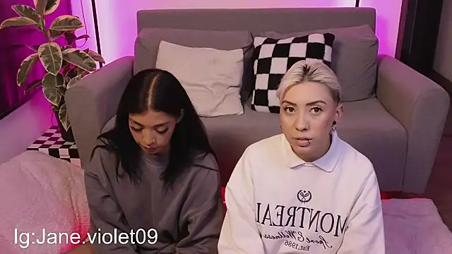 Snapshot of jane_hart_ chatting on 10.19.25 jane hart online show from 10.19.25