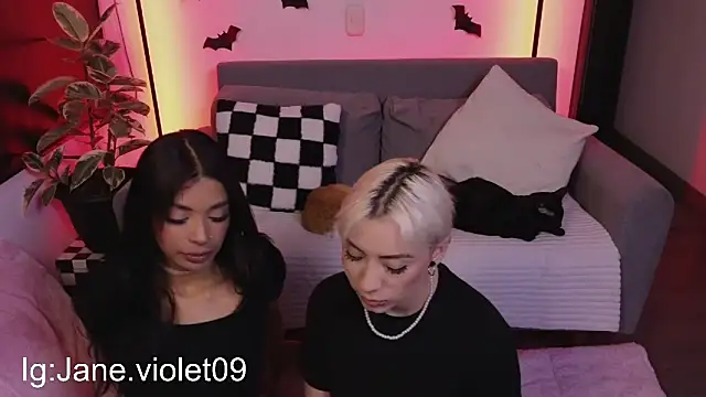 Snapshot of jane_hart_ chatting on 10.23.25 jane hart online show from 10.23.25