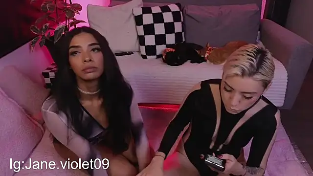 Snapshot of jane_hart_ chatting on 10.31.25 jane hart online show from 10.31.25