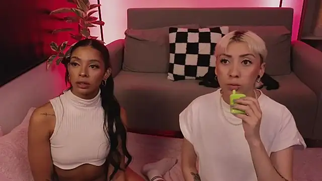 Snapshot of jane_hart_ chatting on 11.16.25 jane hart online show from 11.16.25