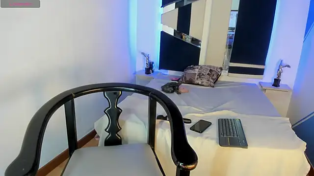 SamanthaFerrer  online show from 12.21.24