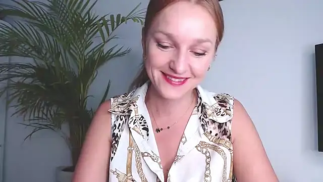 Snapshot of AliciaDesire chatting on 10.01.25 AliciaDesire online show from 10.01.25