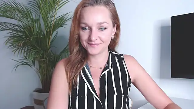 Snapshot of AliciaDesire chatting on 10.29.25 AliciaDesire online show from 10.29.25