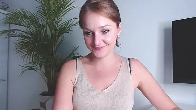 Snapshot of AliciaDesire chatting on 11.04.25 AliciaDesire online show from 11.04.25