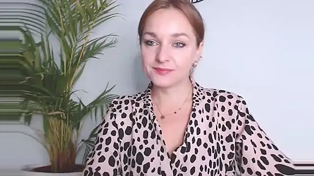 Snapshot of AliciaDesire chatting on 11.13.25 AliciaDesire online show from 11.13.25