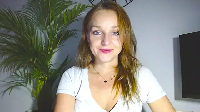 Snapshot of AliciaDesire chatting on 11.17.25 AliciaDesire online show from 11.17.25