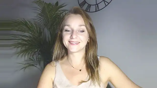 Snapshot of AliciaDesire chatting on 11.18.25 AliciaDesire online show from 11.18.25