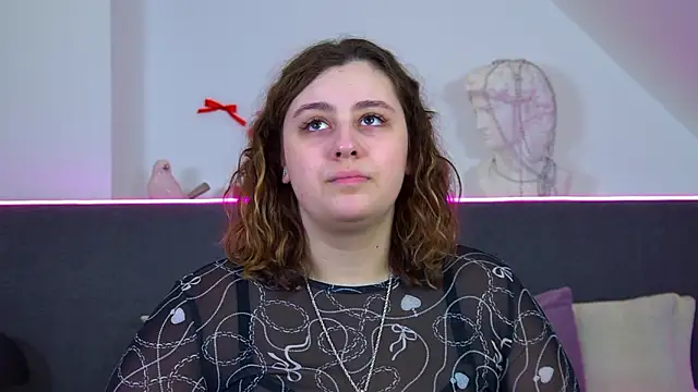 Snapshot of MaryMurray chatting on 02.01.26 MaryMurray online show from 02.01.26