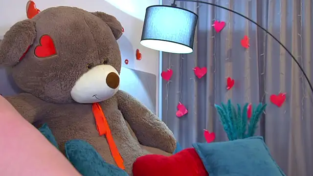 Snapshot of MaryMurray chatting on 03.04.26 MaryMurray online show from 03.04.26