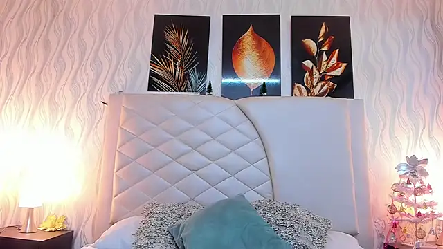 Snapshot of Amberr_Greyy chatting on 12.13.24 Amberr Greyy online show from 12.13.24