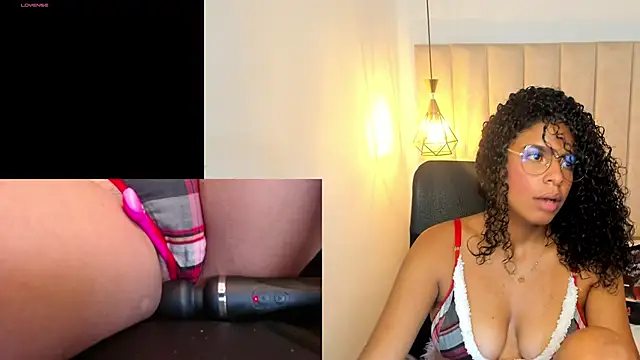 Snapshot of KaruiGames chatting on 12.22.24 KaruiGames online show from 12.22.24