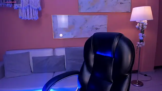 Snapshot of DolcieElliot chatting on 03.12.25 DolcieElliot online show from 03.12.25