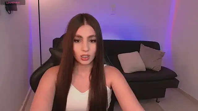 Snapshot of DolcieElliot chatting on 10.17.25 DolcieElliot online show from 10.17.25