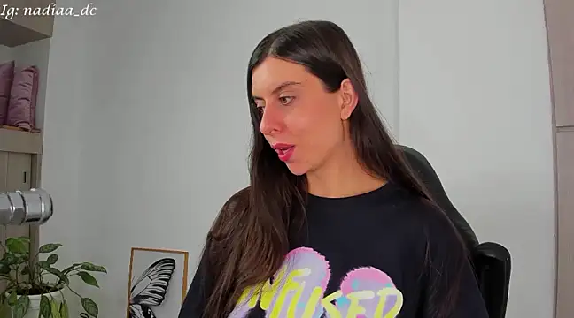 Snapshot of Nadiaa_ chatting on 02.15.25 Nadiaa online show from 02.15.25