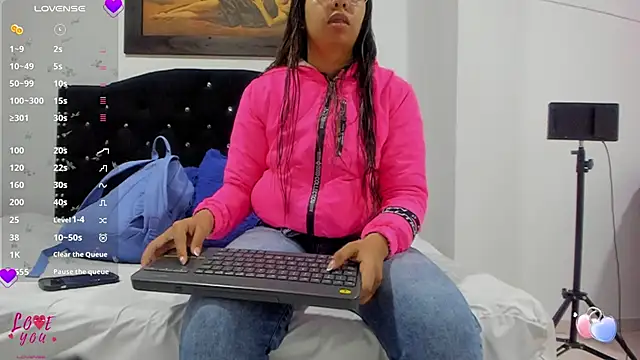 Vahiolet smith online show from 12.04.25