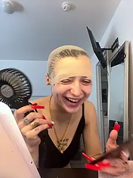 exoticmisfitt online show from 02.22.26