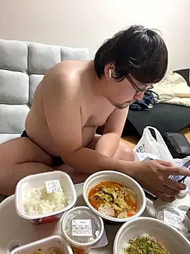 Snapshot of yuuki198912 chatting on 10.28.25 yuuki198912 online show from 10.28.25