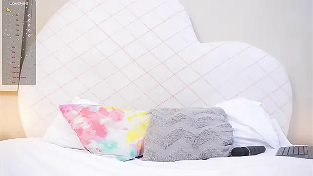 Camilaperson online show from 11.06.25