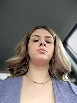 Snapshot of Love_Bri chatting on 03.05.25 Love Bri online show from 03.05.25