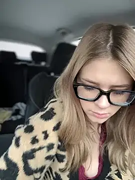 Snapshot of Love_Bri chatting on 03.06.25 Love Bri online show from 03.06.25