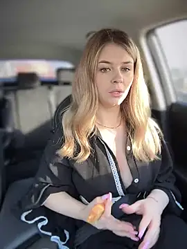 Snapshot of Love_Bri chatting on 03.07.25 Love Bri online show from 03.07.25