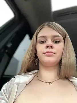 Snapshot of Love_Bri chatting on 03.08.25 Love Bri online show from 03.08.25