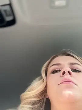 Snapshot of Love_Bri chatting on 09.12.25 Love Bri online show from 09.12.25