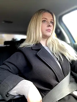 Snapshot of Love_Bri chatting on 10.11.25 Love Bri online show from 10.11.25