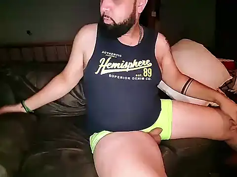 Snapshot of CuriousBear chatting on 12.04.25 CuriousBear online show from 12.04.25