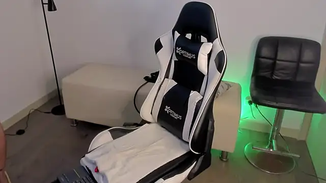 Snapshot of dafboy1 chatting on 09.29.25 dafboy1 online show from 09.29.25