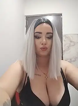 Snapshot of AdelinaJude chatting on 10.03.25 AdelinaJude online show from 10.03.25