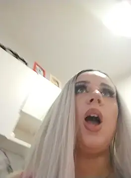 Snapshot of AdelinaJude chatting on 10.05.25 AdelinaJude online show from 10.05.25