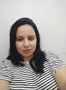 Snapshot of AdelinaJude chatting on 10.06.25 AdelinaJude online show from 10.06.25