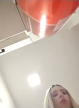 Snapshot of AdelinaJude chatting on 10.12.25 AdelinaJude online show from 10.12.25