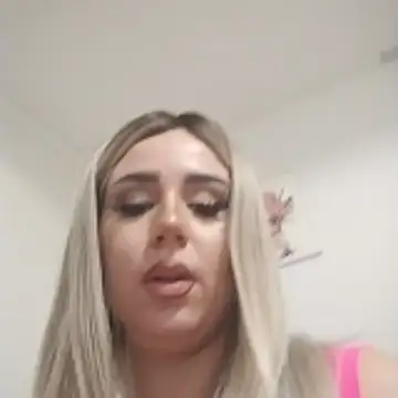 Snapshot of AdelinaJude chatting on 10.25.25 AdelinaJude online show from 10.25.25