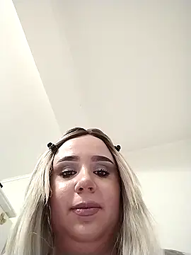 Snapshot of AdelinaJude chatting on 11.16.25 AdelinaJude online show from 11.16.25