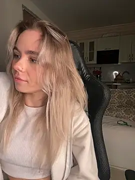 SkyBriii online show from 02.12.25