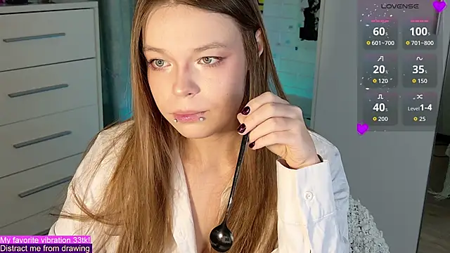 Snapshot of ValBae chatting on 09.28.25 ValBae online show from 09.28.25